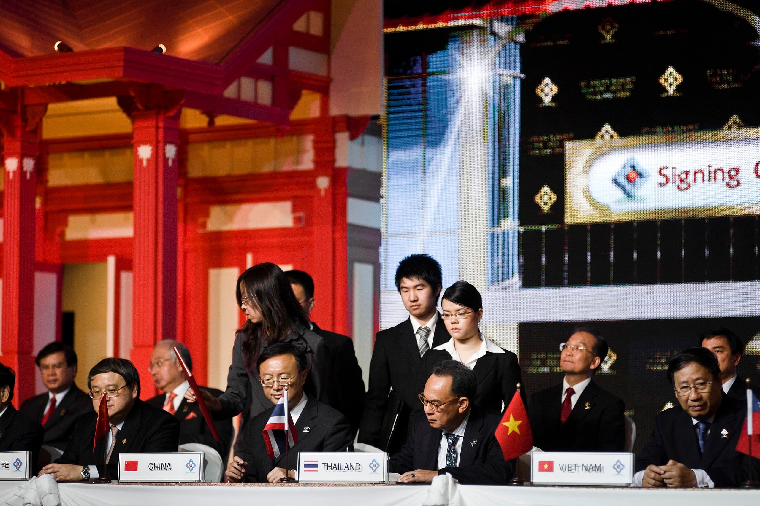 China and ASEAN Sign Major Upgraded Trade Pact