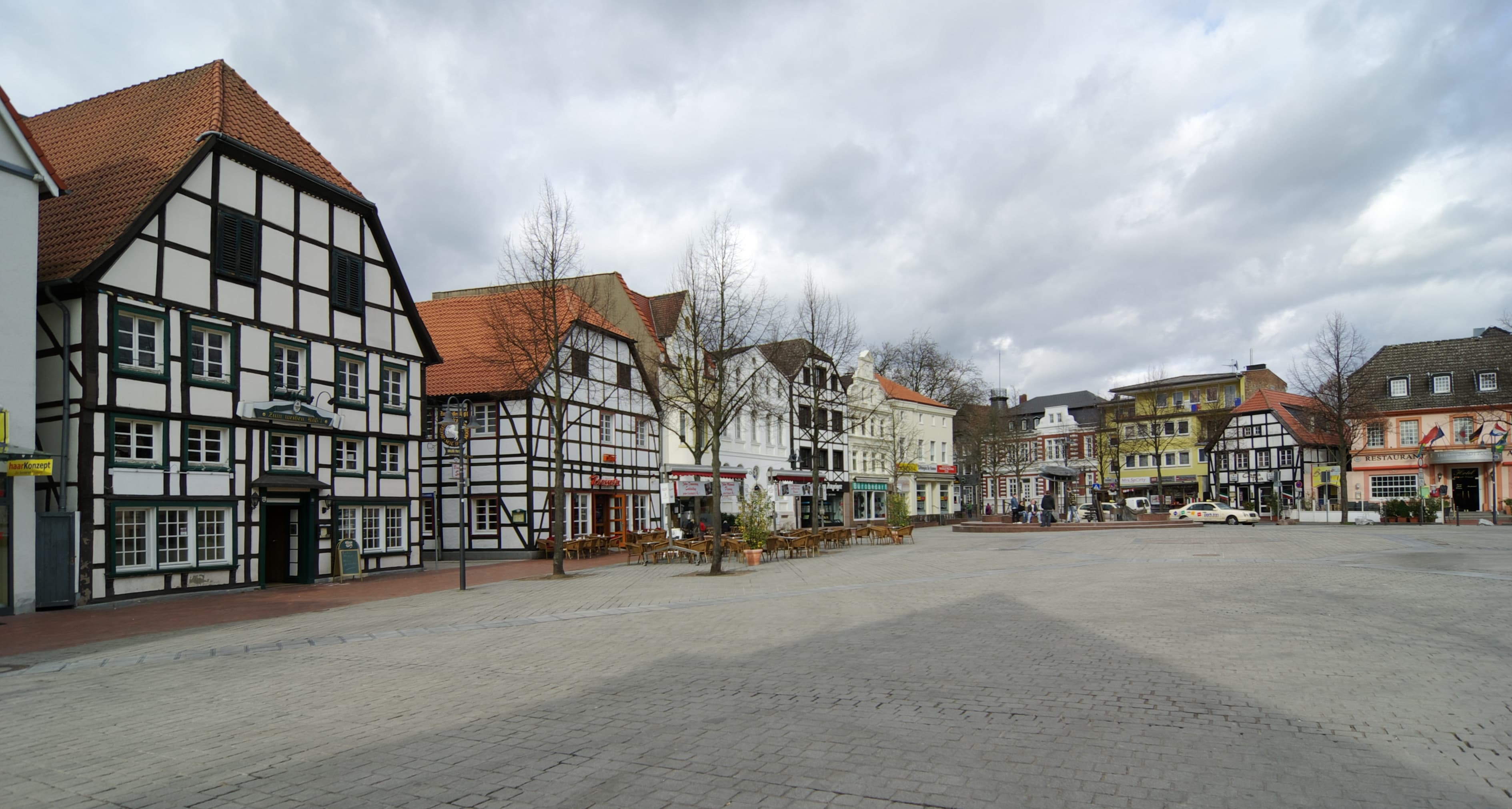 Global Housing Market Fragments as 2025 Draws to a Close
