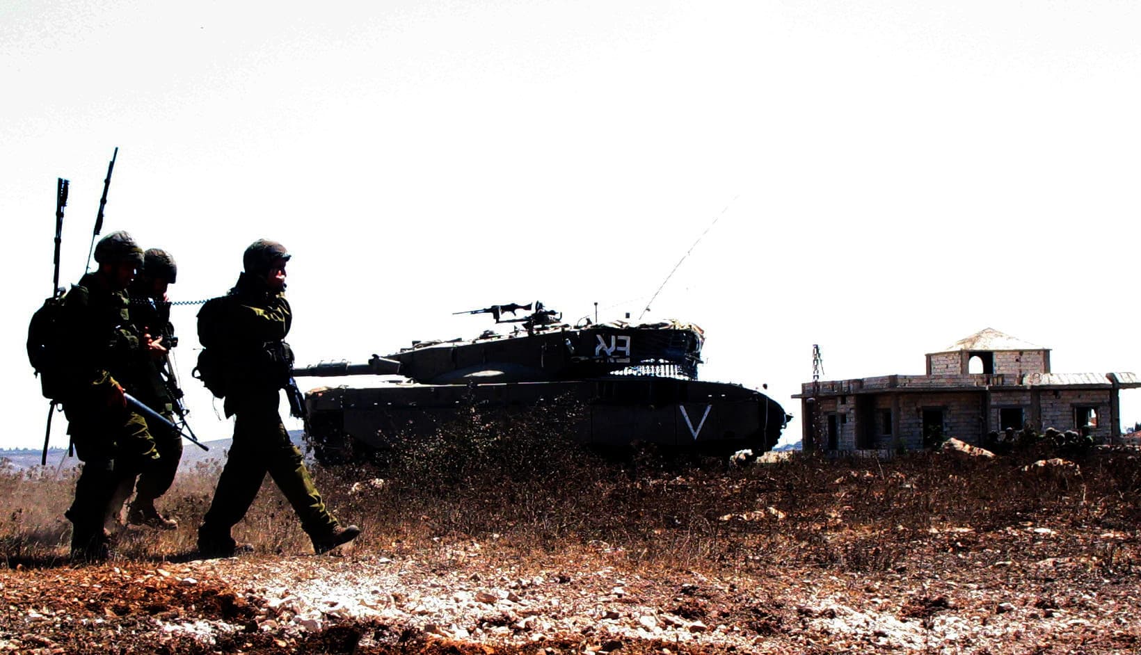 Macron Urges Netanyahu to Halt Lebanon Ground Offensive
