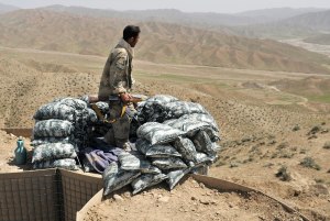 Soldier at Afghanistan Pakistan border