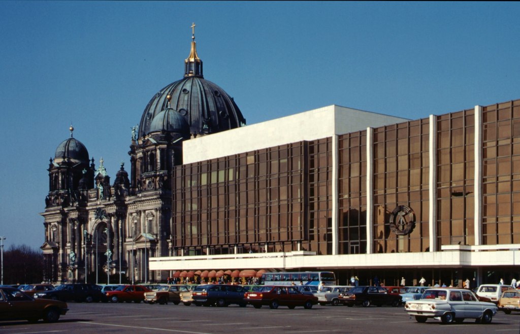 How the Permanent Bureaucracy Influences the Political Socialisation in Germany